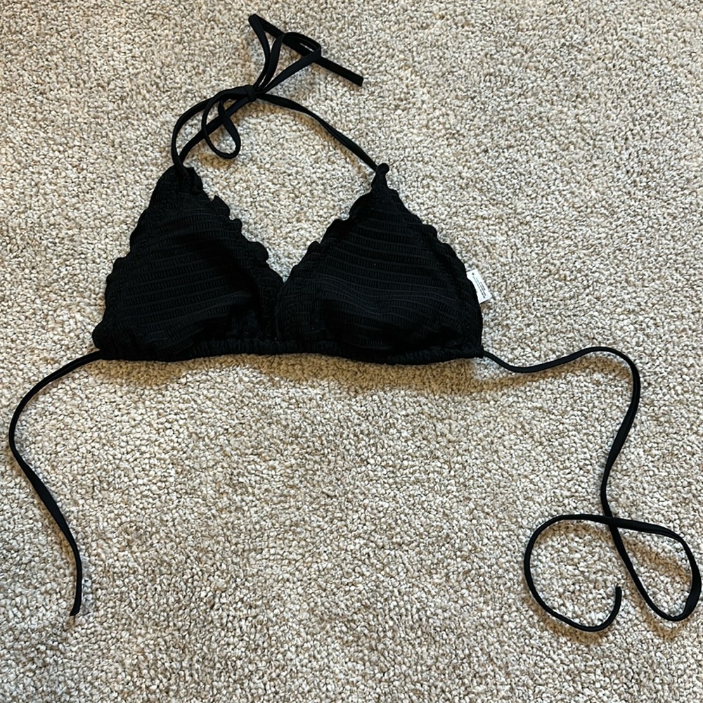 ***BLACK SWIM SUIT*** mossimo swim suit top, large, bikini, great condition!